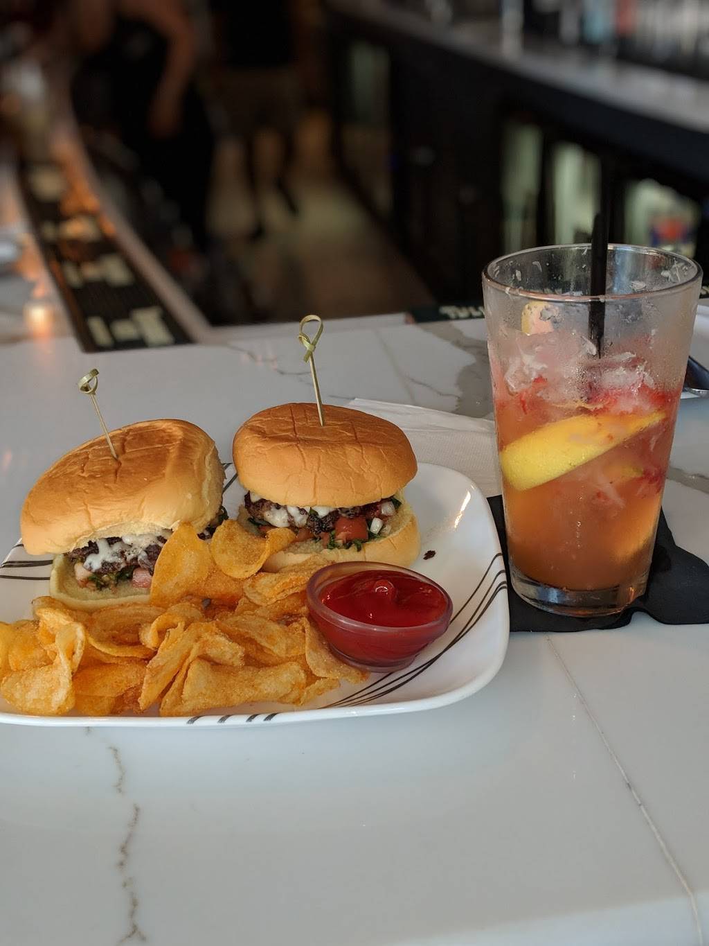 The Hive Bar & Bistro | restaurant | 2623, 142, Outwater Ln, Garfield, NJ 07026, USA | 9739554414 OR +1 973-955-4414