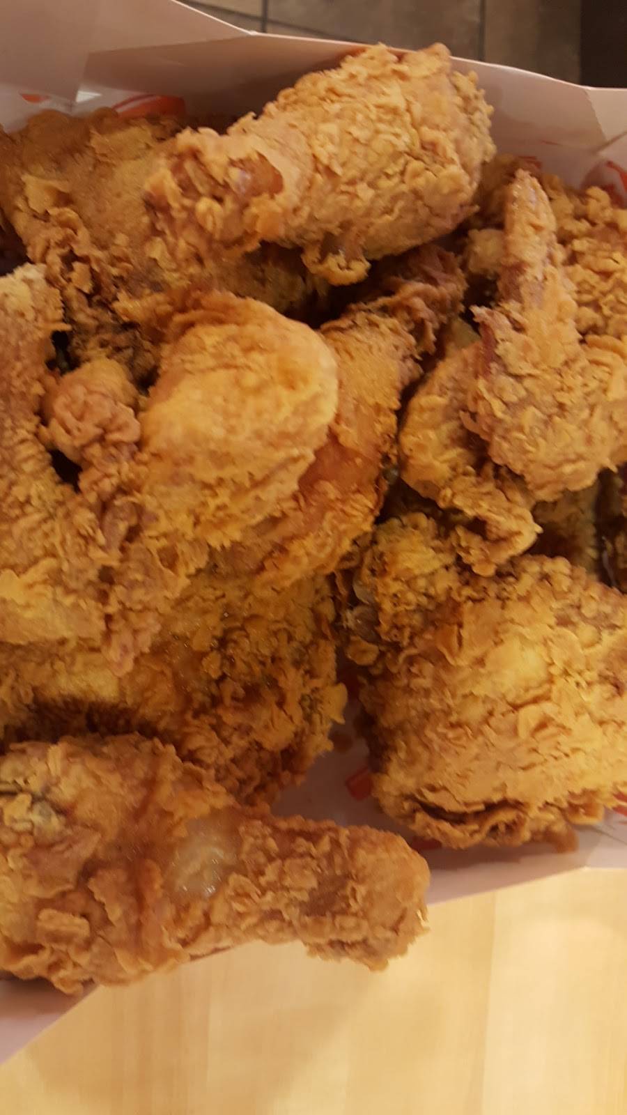 Popeyes Louisiana Kitchen | restaurant | 11115 Culebra Rd, San Antonio, TX 78253, USA | 2106889438 OR +1 210-688-9438