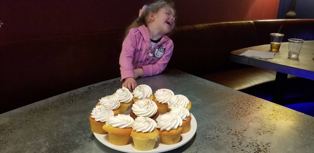 Smittys All American Grill | restaurant | 96 Main Rd, Riverhead, NY 11901, USA | 6319984232 OR +1 631-998-4232