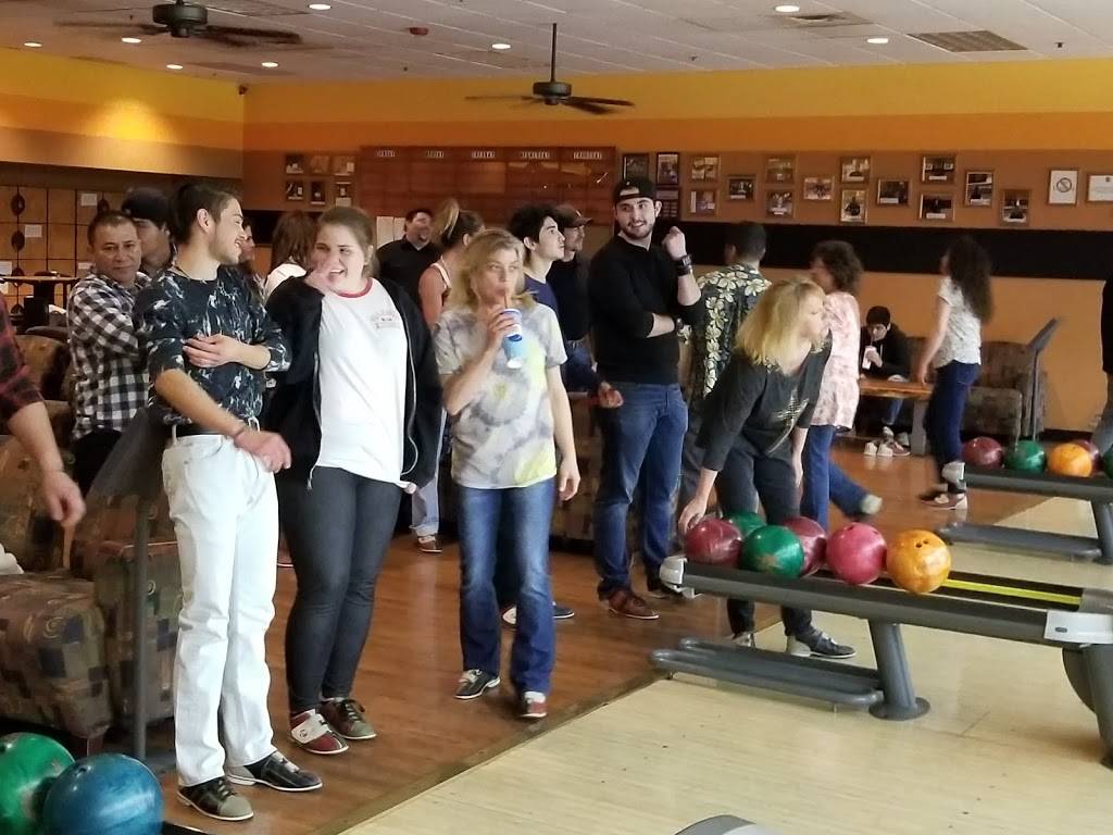 Bowlmor Cafe & Lounge | restaurant | 50 Chambers Ave, Eagle, CO 81631, USA | 9703282695 OR +1 970-328-2695