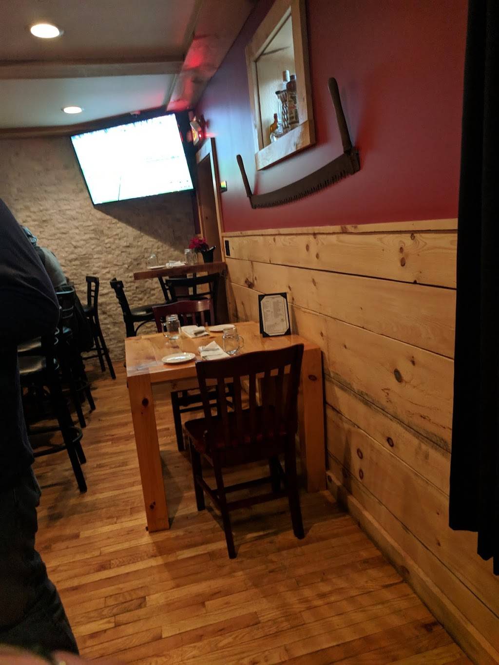 The Cue Restaurant and Catering | restaurant | 2 Pembroke Rd, Danbury, CT 06811, USA | 2032074669 OR +1 203-207-4669