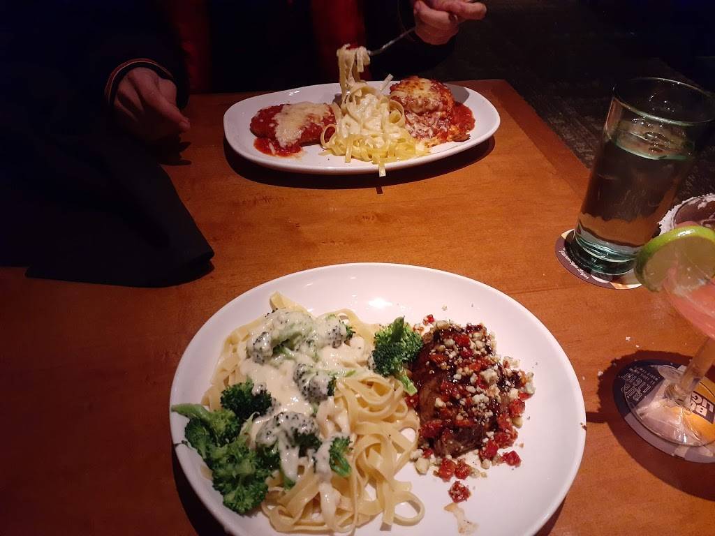 Olive Garden Italian Restaurant | meal takeaway | 2390 S Havana St, Aurora, CO 80014, USA | 3037459945 OR +1 303-745-9945