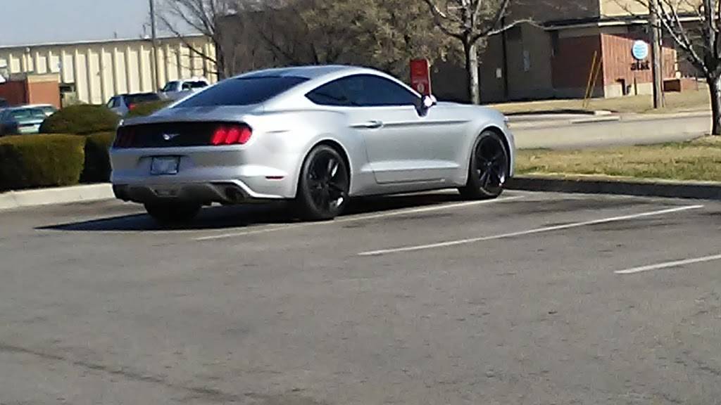 Pizza Hut | meal delivery | 333 E 47th St S, Wichita, KS 67216, USA | 3165541100 OR +1 316-554-1100