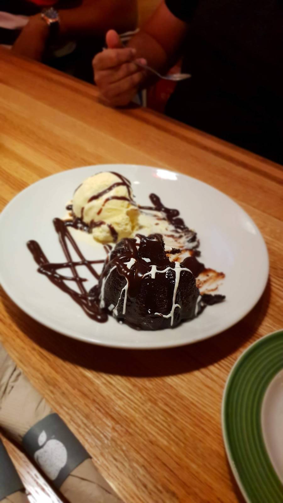 Applebees Grill + Bar | restaurant | 3340 S Maryland Pkwy, Las Vegas, NV 89109, USA | 7027374990 OR +1 702-737-4990