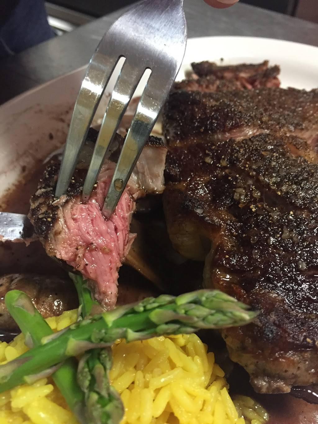 Reds, Whites, and Brews Restaurant | restaurant | 15614 Huebner Rd #116, San Antonio, TX 78248, USA | 2104937599 OR +1 210-493-7599