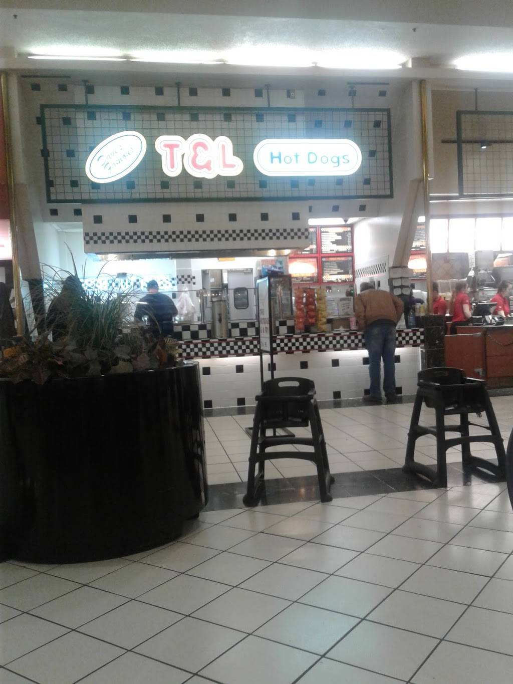 Daves Famous T & L Hot Dogs | restaurant | 9413 Mall Rd, Morgantown, WV 26501, USA | 3049836106 OR +1 304-983-6106