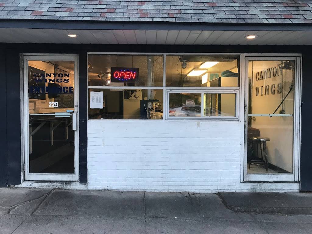 Canyon Wings | restaurant | 229 E Beaver Ave, State College, PA 16801, USA | 8142375672 OR +1 814-237-5672