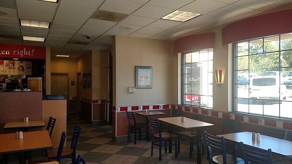 KFC | restaurant | 658 W 23rd St, Lawrence, KS 66046, USA | 7858432412 OR +1 785-843-2412