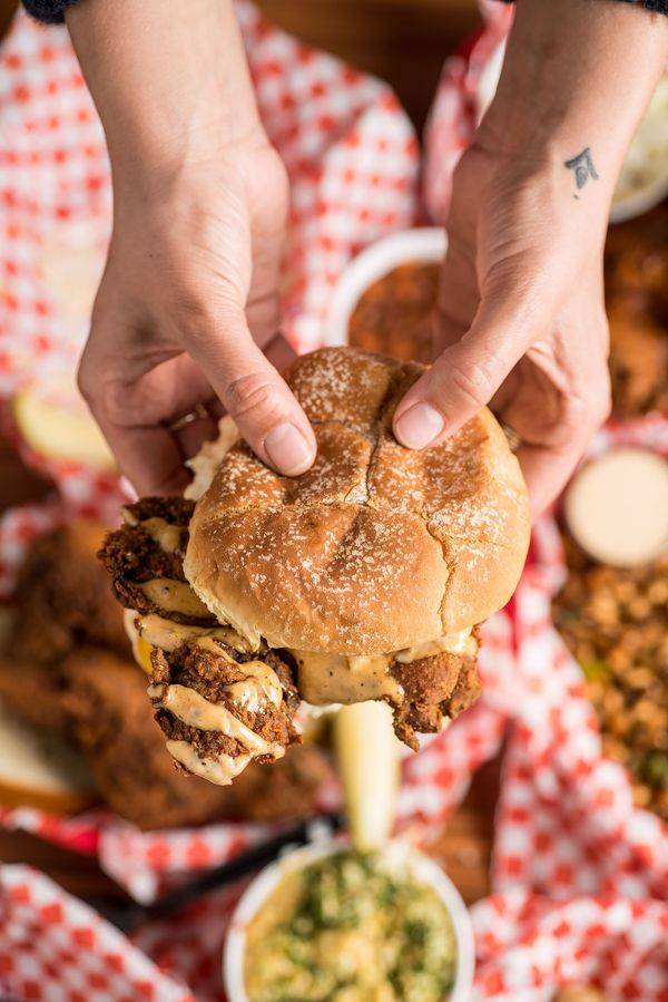 Crawfords Pass | restaurant | 259 N Pass Ave, Burbank, CA 91505, USA | 8185627080 OR +1 818-562-7080