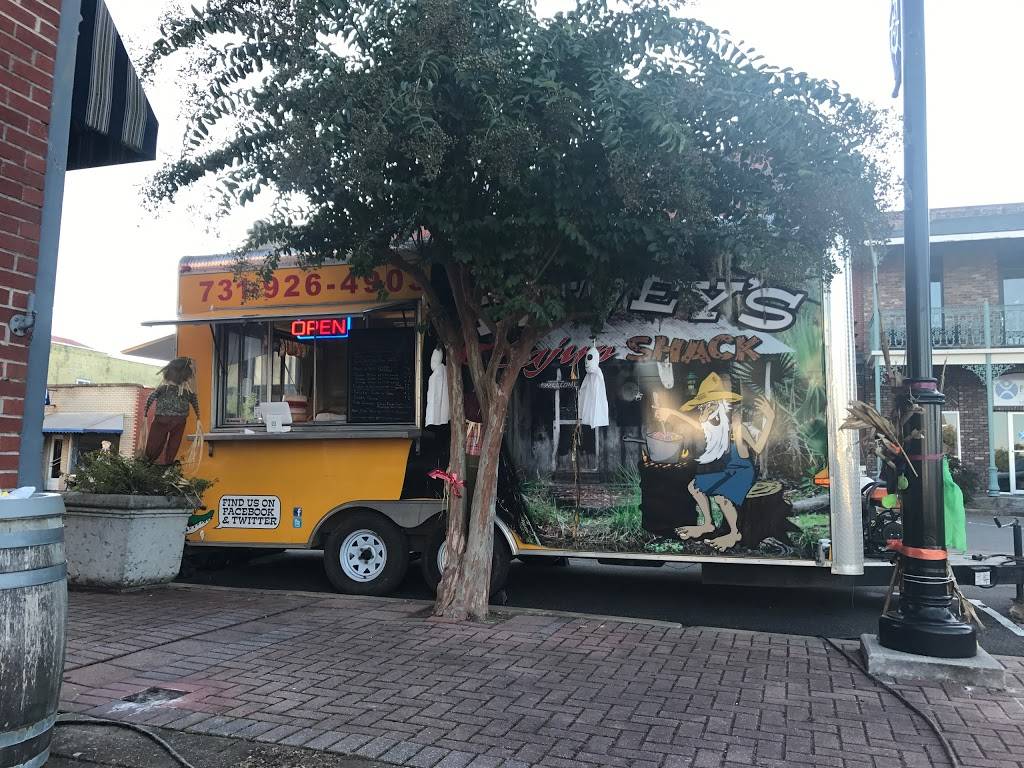 Deweys Cajun Shack | restaurant | 1280 Olive Hill Rd, Olivehill, TN 38475, USA | 7312934902 OR +1 731-293-4902