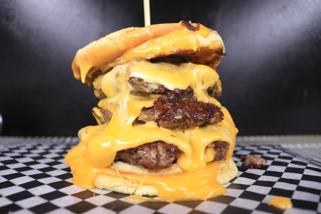 Top Gun Burger | restaurant | 16 Vogell Rd Unit 3, Richmond Hill, ON L4B 3K4, Canada | 9052377777 OR +1 905-237-7777