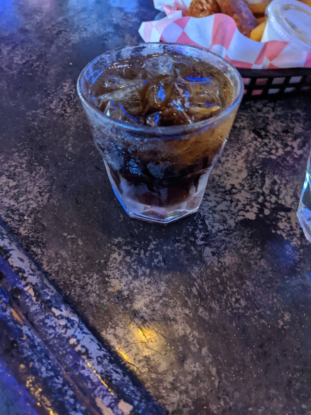 The Hydrant Pub and Grub | restaurant | 786 Front St, Berea, OH 44017, USA | 4405327060 OR +1 440-532-7060