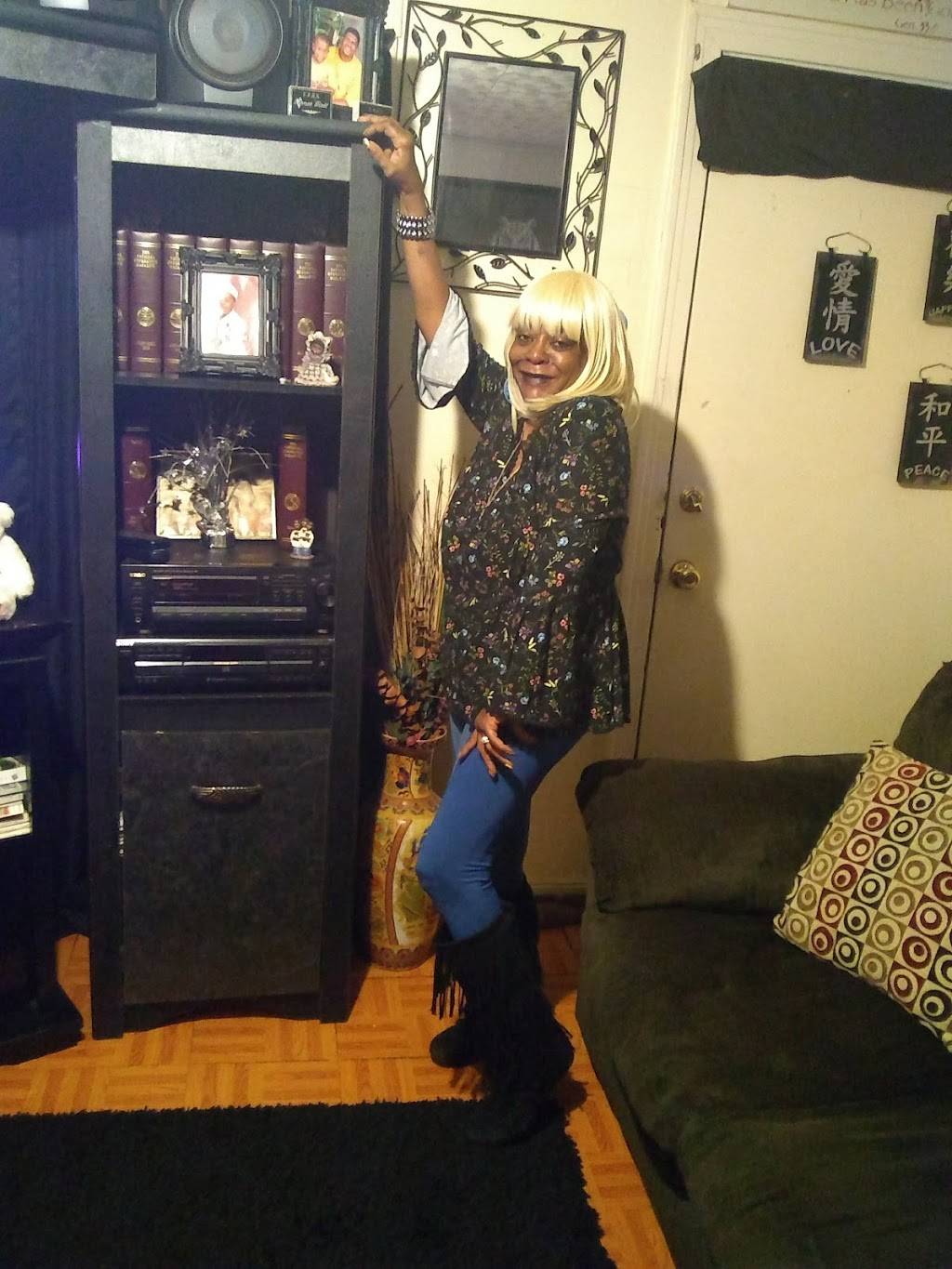 BJ BBQ ON WHEELS | restaurant | 3101 Hollywood Ave, Shreveport, LA 71108, USA | 3188343413 OR +1 318-834-3413