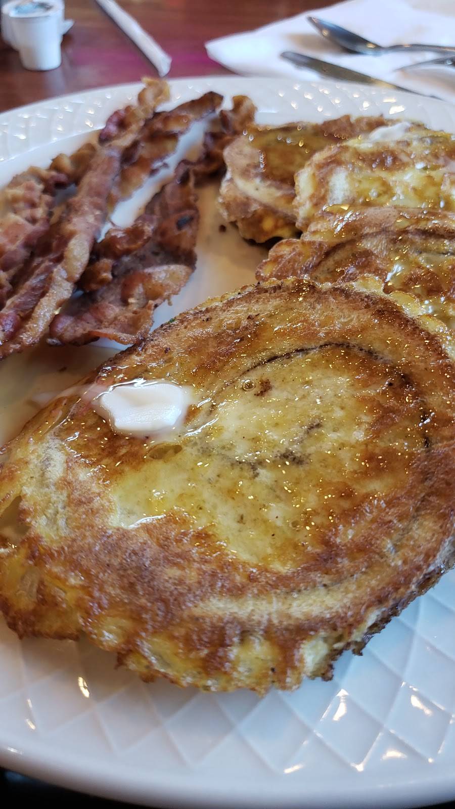 Antonios Cafe & Grill | restaurant | 1959 W Auburn Rd, Rochester Hills, MI 48309, USA | 2488522144 OR +1 248-852-2144