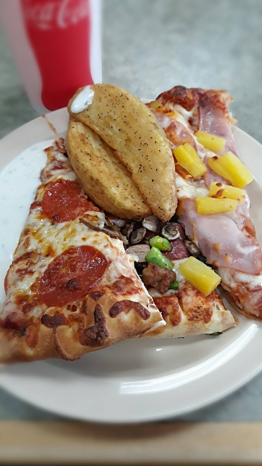 Straw Hat Pizza | meal delivery | 7606, 206 E Caldwell Ave, Visalia, CA 93277, USA | 5594294110 OR +1 559-429-4110