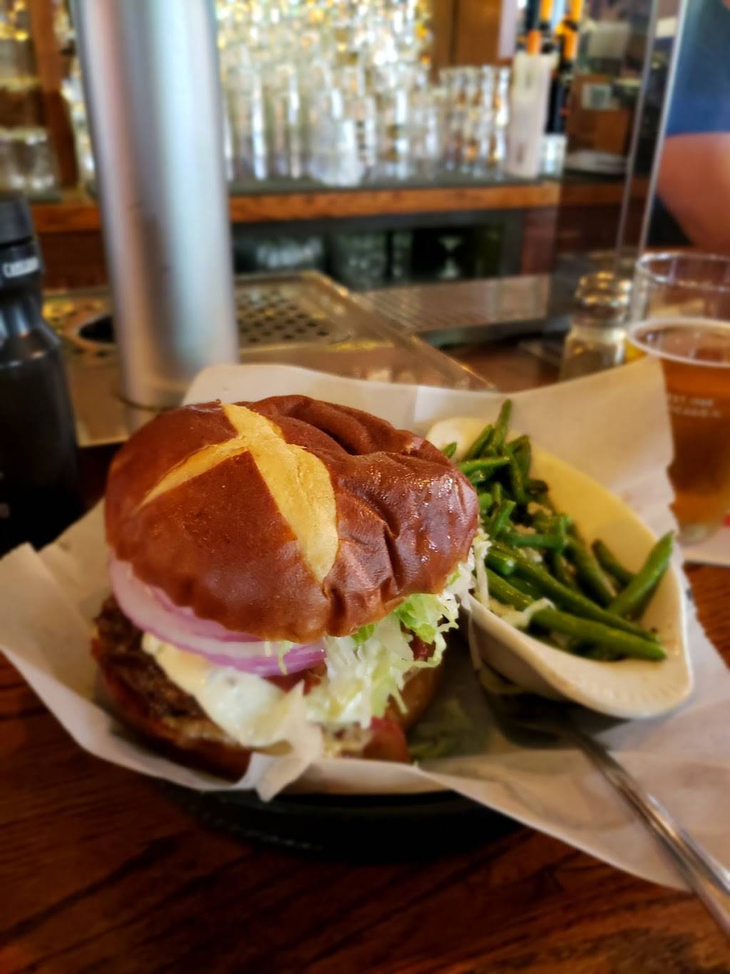 Rocks Northcenter | restaurant | 4138 N Lincoln Ave, Chicago, IL 60618, USA | 7738571793 OR +1 773-857-1793