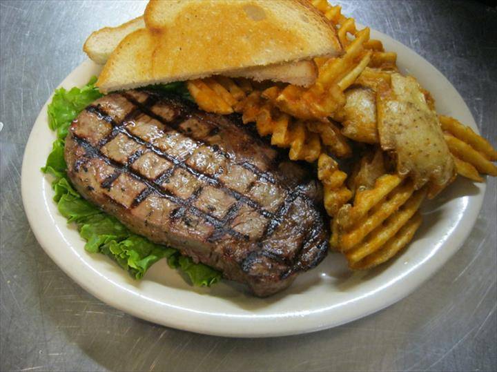 Grid Iron Grill & Sports Lounge | restaurant | 1121 E 2nd St, Webster City, IA 50595, USA | 5158322255 OR +1 515-832-2255