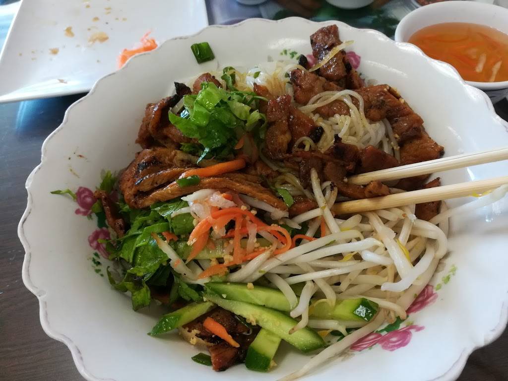 Pho Crystal | restaurant | 3037 S Bristol St, Santa Ana, CA 92704, USA | 7146681312 OR +1 714-668-1312