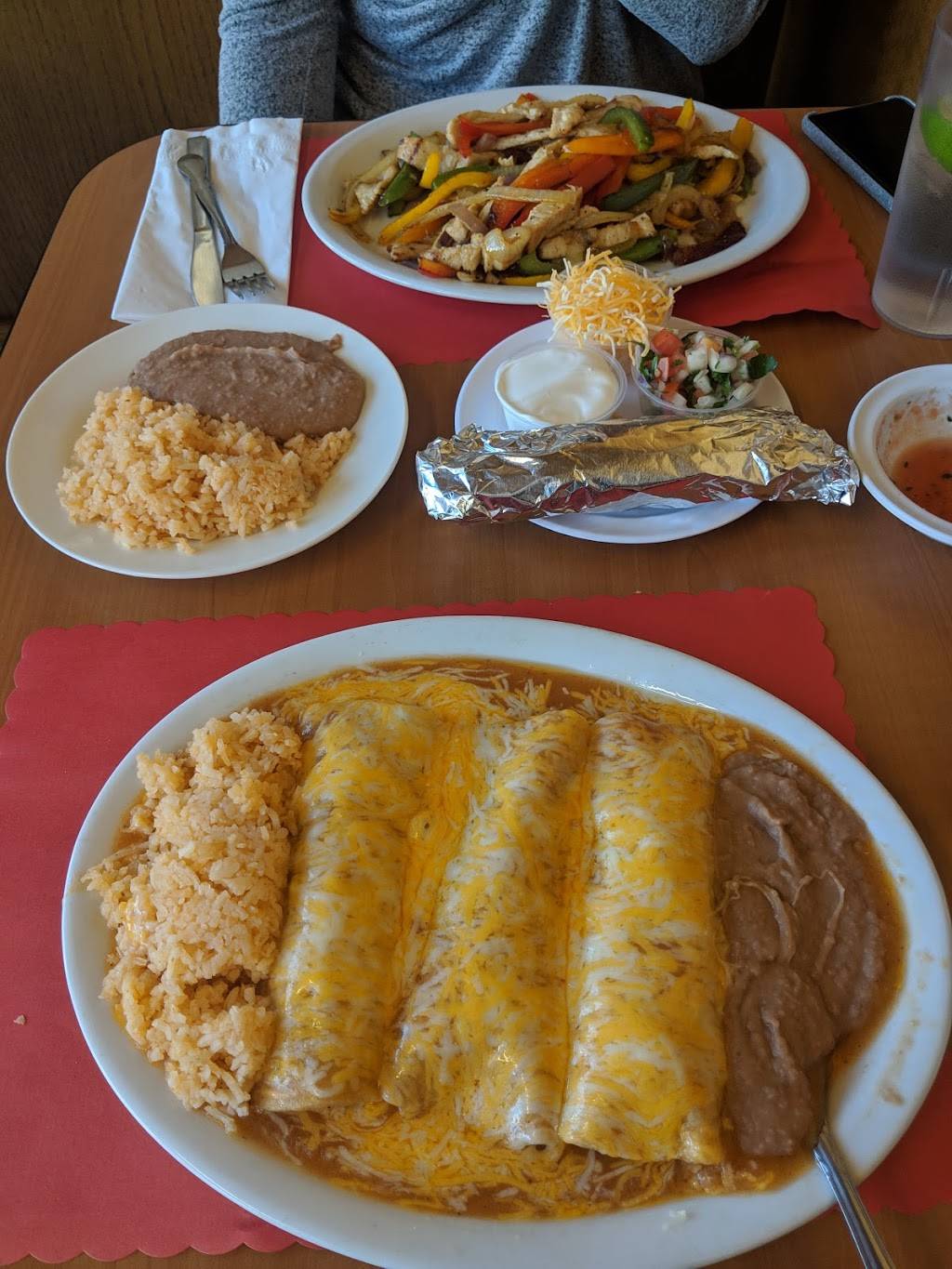 Maras Grill | restaurant | 3441 N 84th St, Milwaukee, WI 53222, USA | 4148100031 OR +1 414-810-0031