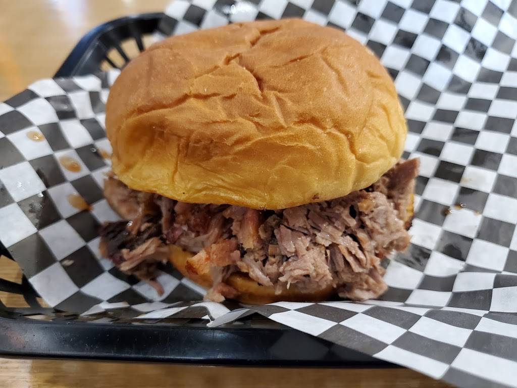 Smokin’ J’s BBQ | restaurant | 102 Broadway St, Minden, LA 71055, USA | 3186399570 OR +1 318-639-9570