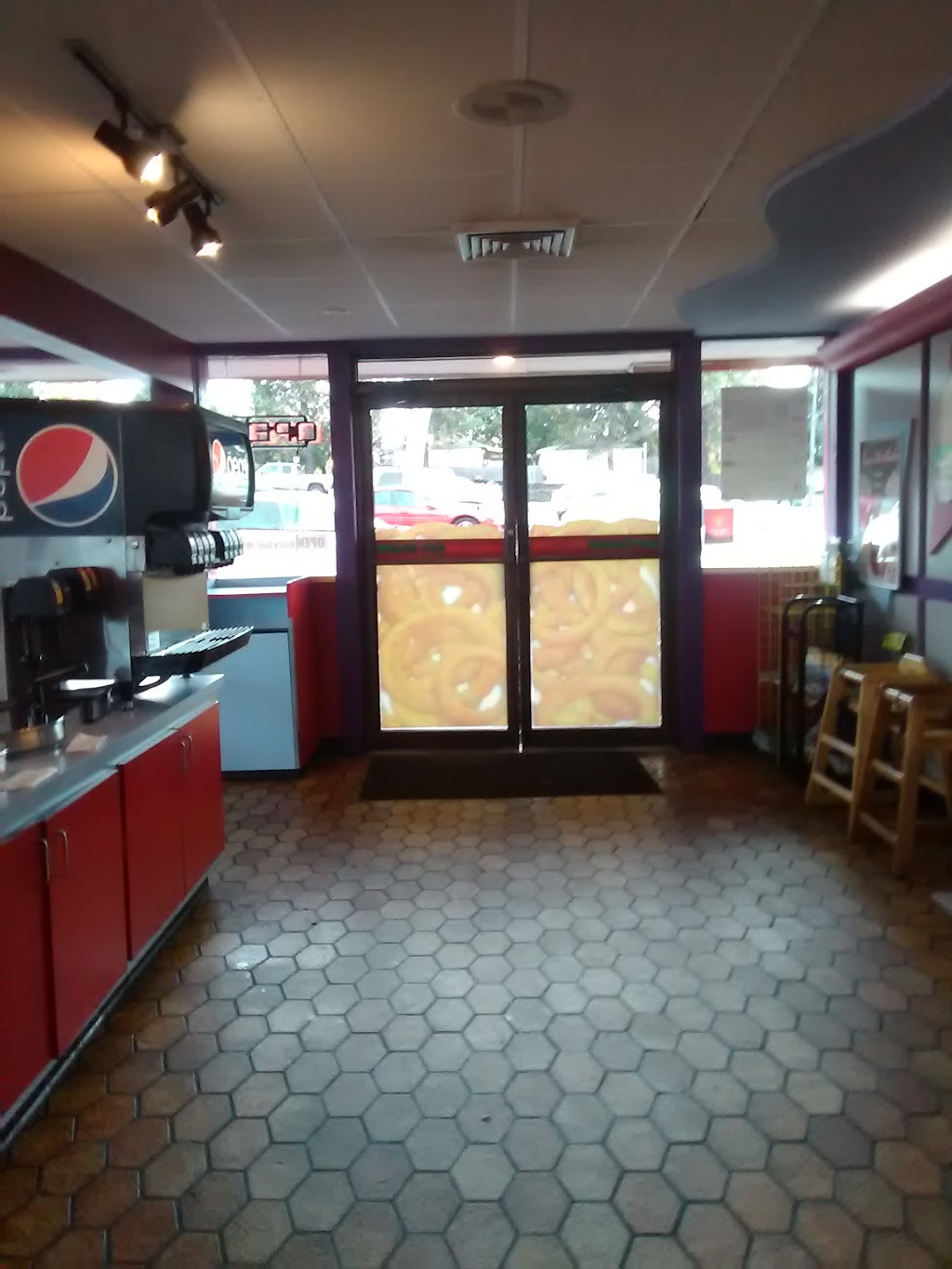 Zips Drive in | restaurant | 1604 W Francis Ave, Spokane, WA 99205, USA | 5093261678 OR +1 509-326-1678