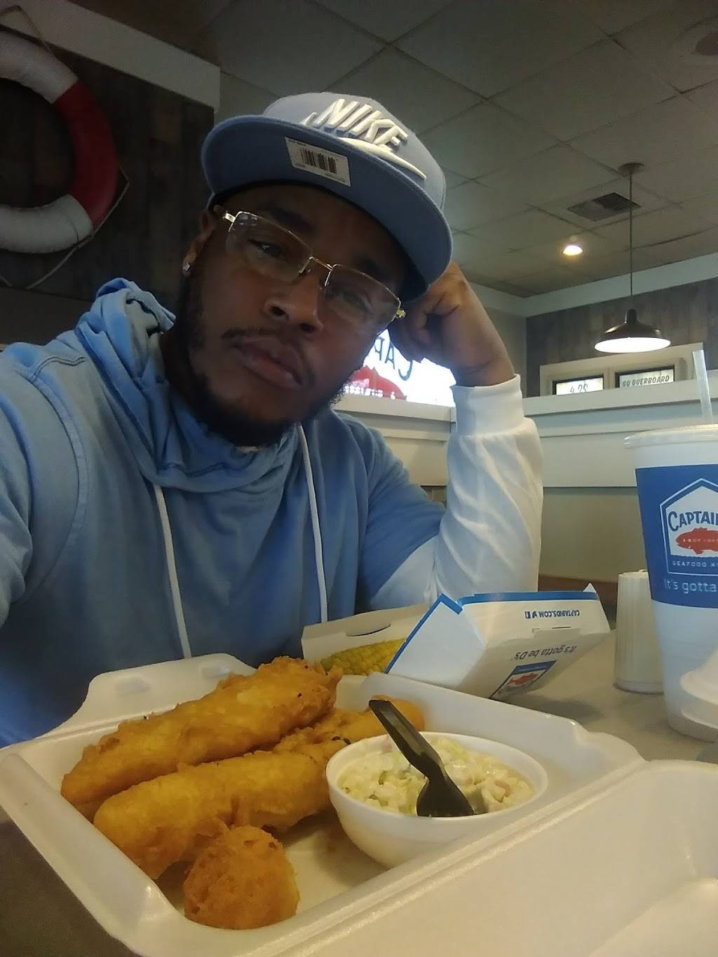 Captain Ds | restaurant | 3937 Dixie Hwy, Louisville, KY 40216, USA | 5024474582 OR +1 502-447-4582