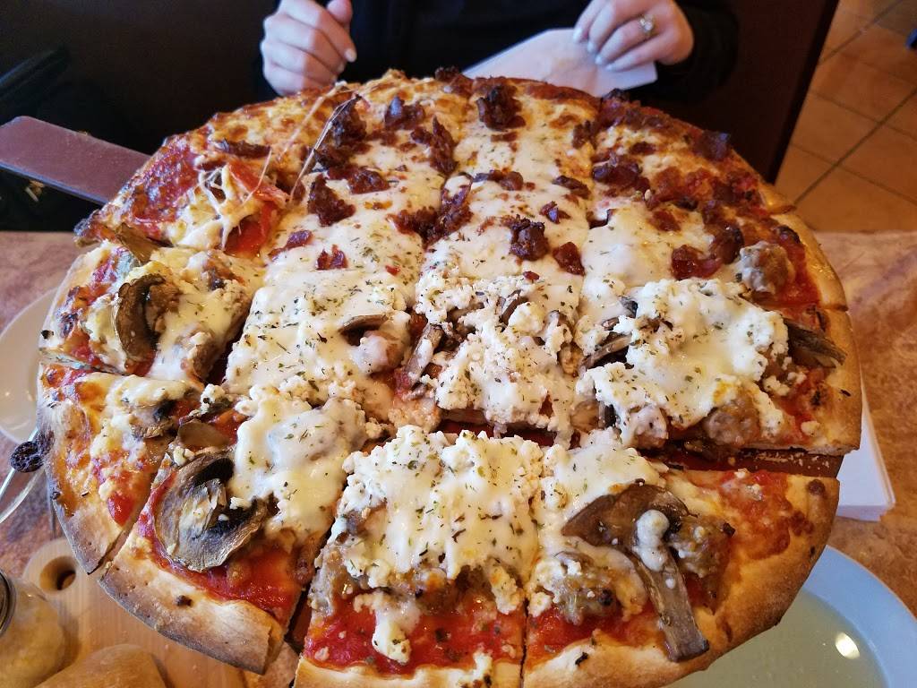 Macianos Pizza & Pasteria | restaurant | 272 E Veterans Pkwy, Yorkville, IL 60560, USA | 6308828388 OR +1 630-882-8388