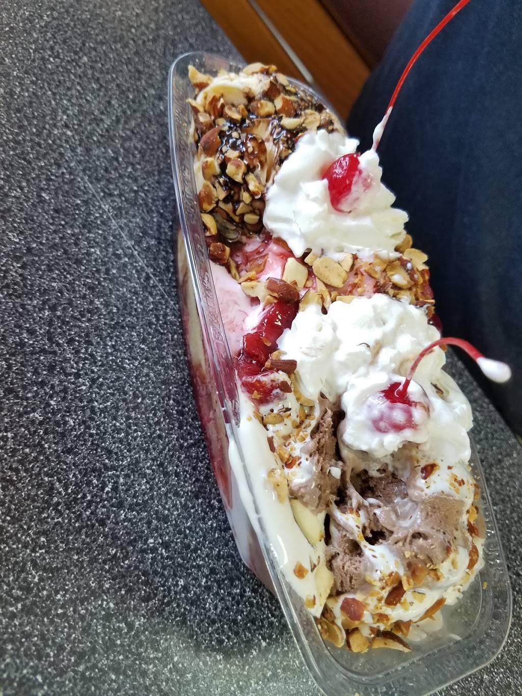 Braums Ice Cream & Burger Restaurant | restaurant | 1706 W Randol Mill Rd, Arlington, TX 76012, USA | 8172750431 OR +1 817-275-0431