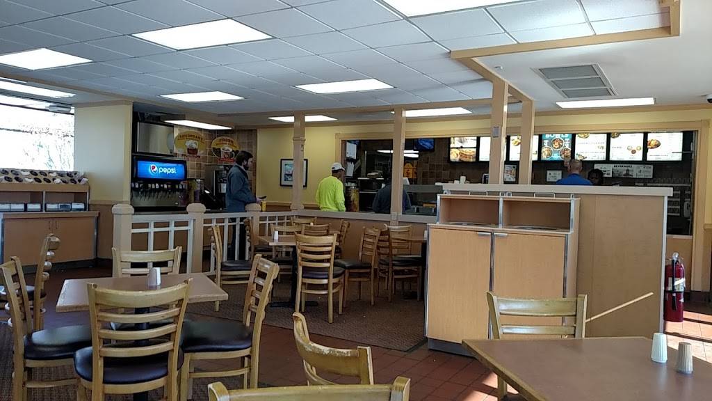 Bojangles Famous Chicken n Biscuits | restaurant | 2315 S Elm-Eugene St, Greensboro, NC 27406, USA | 3362725607 OR +1 336-272-5607