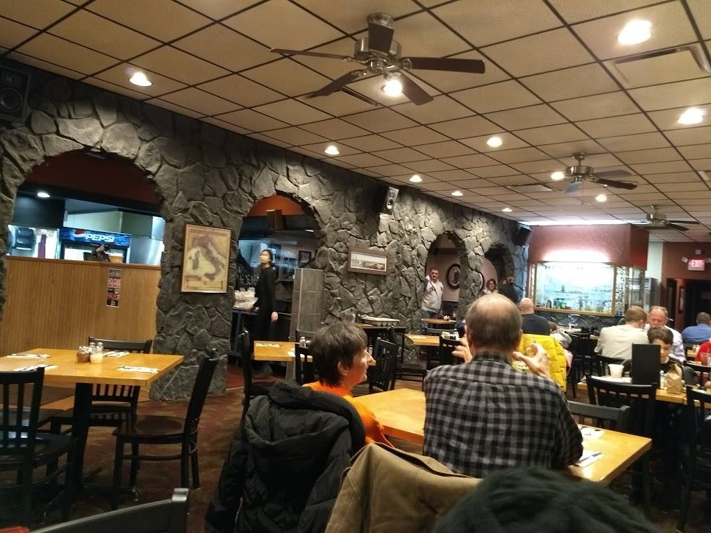 Santos Pizza & Pasta | restaurant | 7565 Pearl Rd, Cleveland, OH 44130, USA | 4402346480 OR +1 440-234-6480