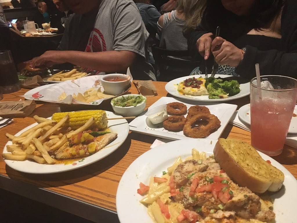 Chilis Grill & Bar | meal takeaway | 50 Middle Ave, Holtsville, NY 11742, USA | 6316543834 OR +1 631-654-3834