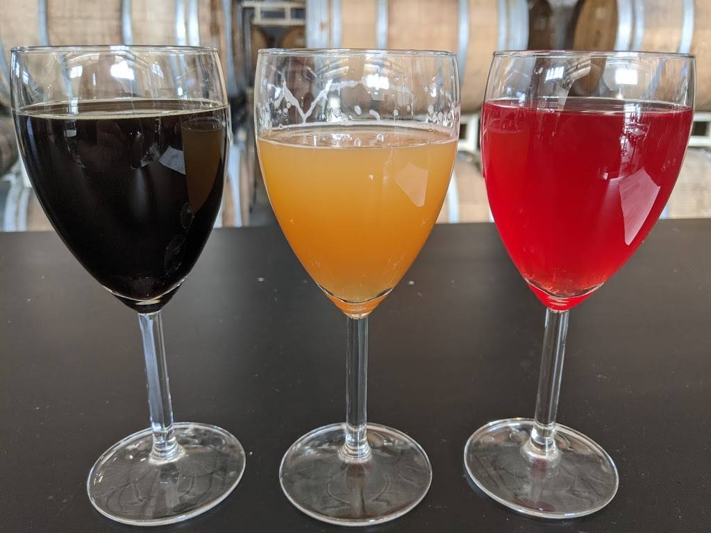 Une Année | Hubbards Cave Brewery Kitchen | restaurant | 6343 W Gross Point Rd, Niles, IL 60714, USA | 8476350655 OR +1 847-635-0655