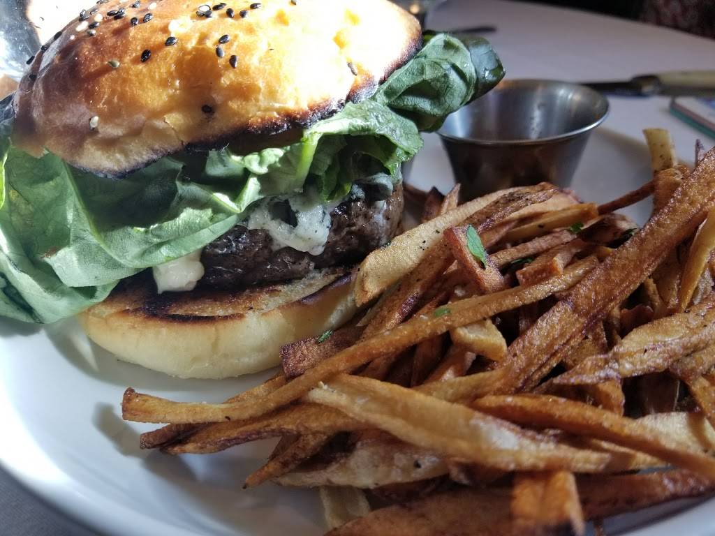 Jack & Charlies | restaurant | 204 E Oak Ave, Visalia, CA 93291, USA | 5597385752 OR +1 559-738-5752