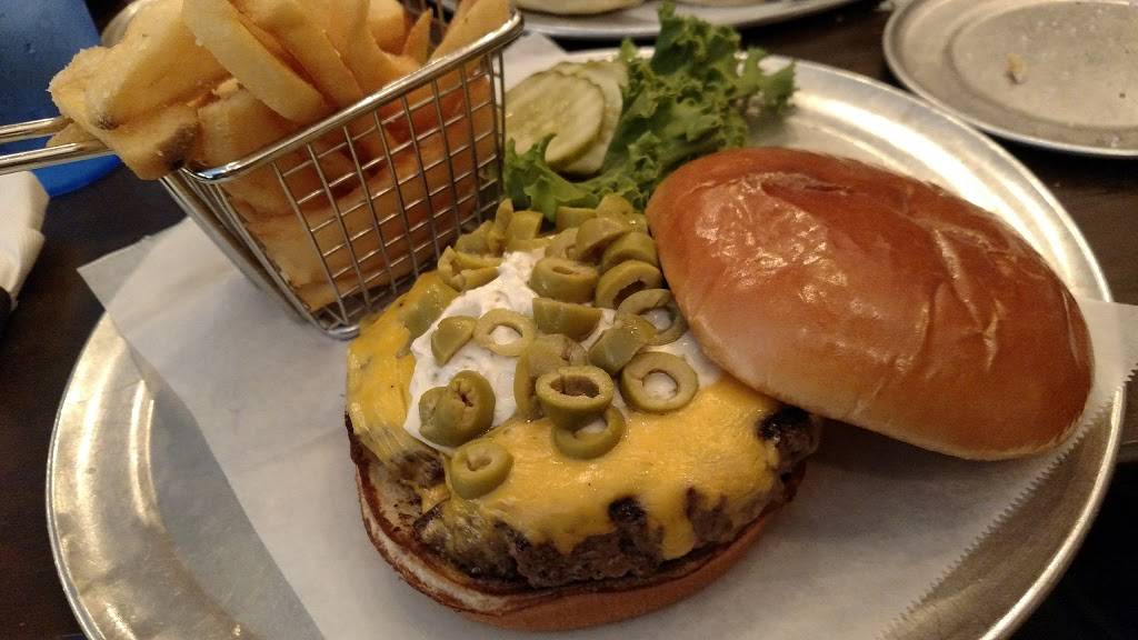 Burgers & Beer | restaurant | 109 W 8th St, Gibson City, IL 60936, USA | 2176805050 OR +1 217-680-5050