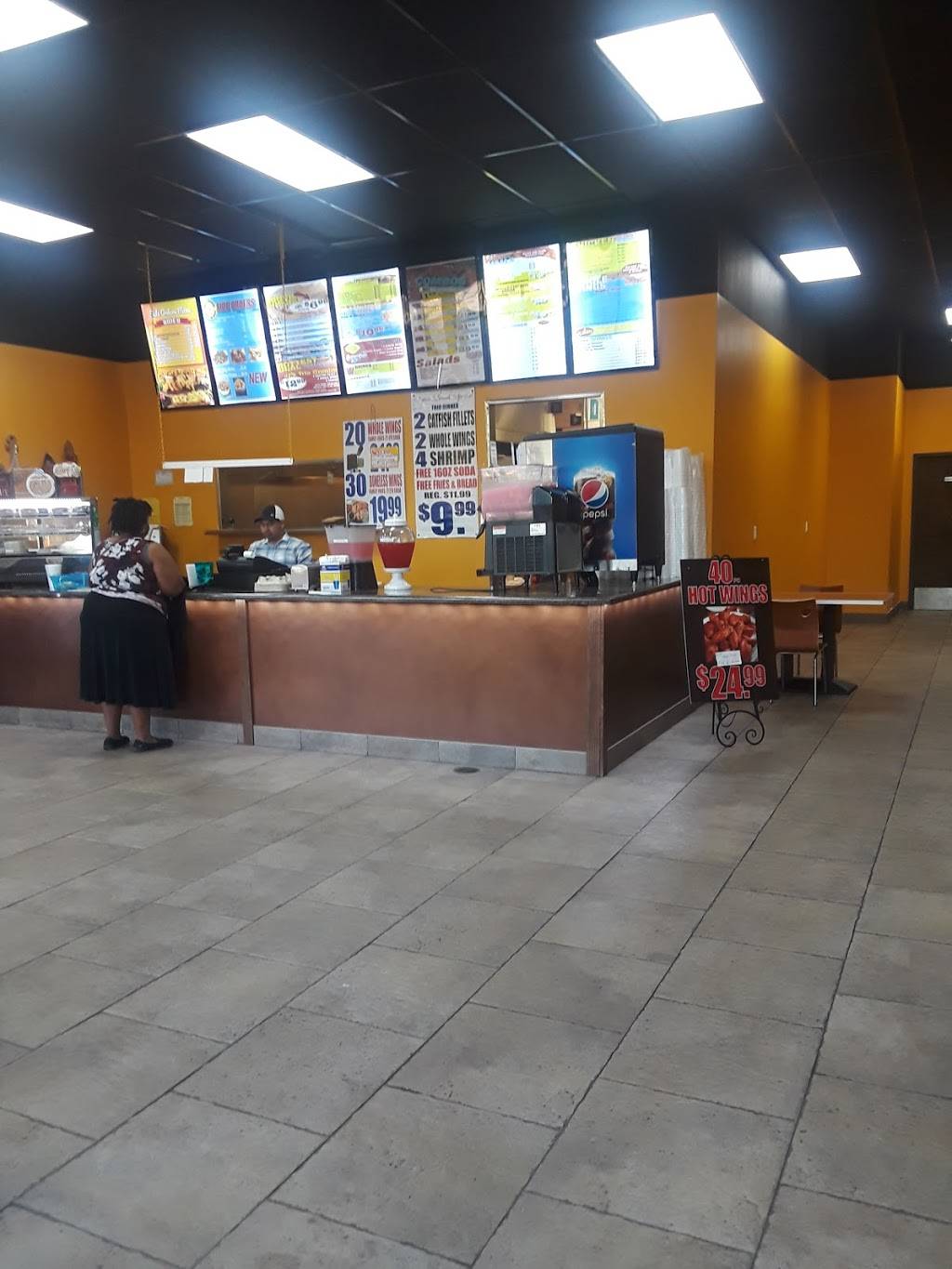 Jr fish and chicken | restaurant | 3541 Riverdale Rd, Memphis, TN 38115, USA | 9013056490 OR +1 901-305-6490