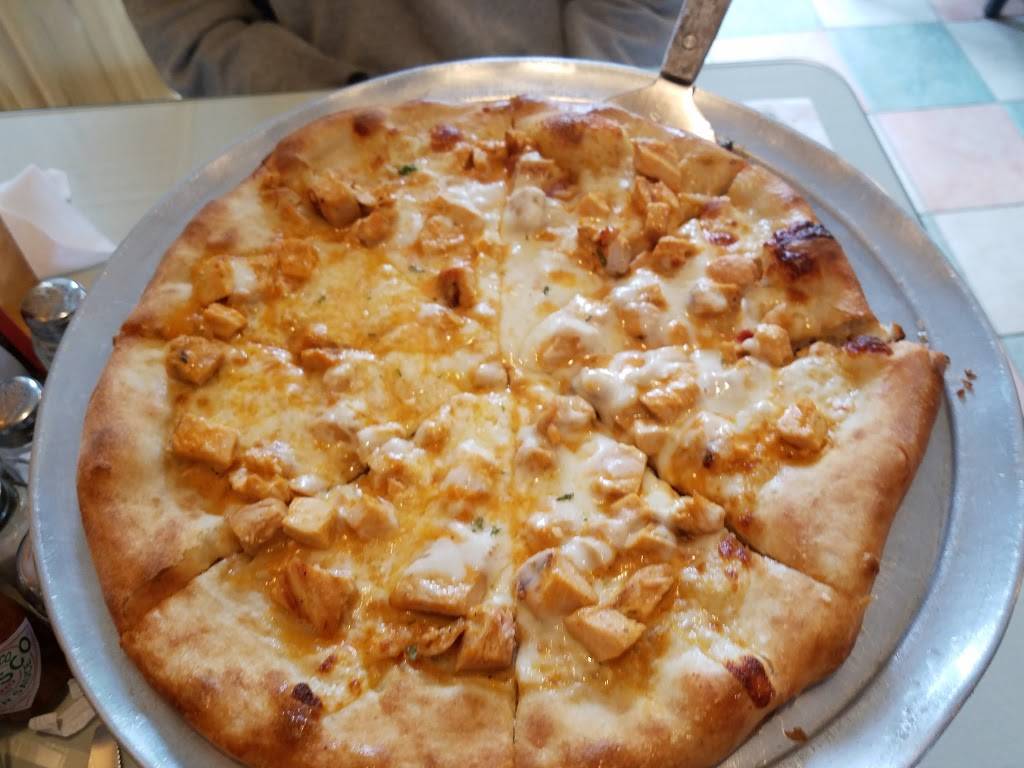 Moravelas Pizzeria | restaurant | 139 Middlesex Ave, Chester, CT 06412, USA | 8605263633 OR +1 860-526-3633