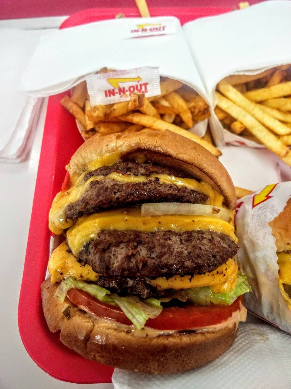 In-N-Out Burger | restaurant | 7050 W Ray Rd, Chandler, AZ 85226, USA | 8007861000 OR +1 800-786-1000