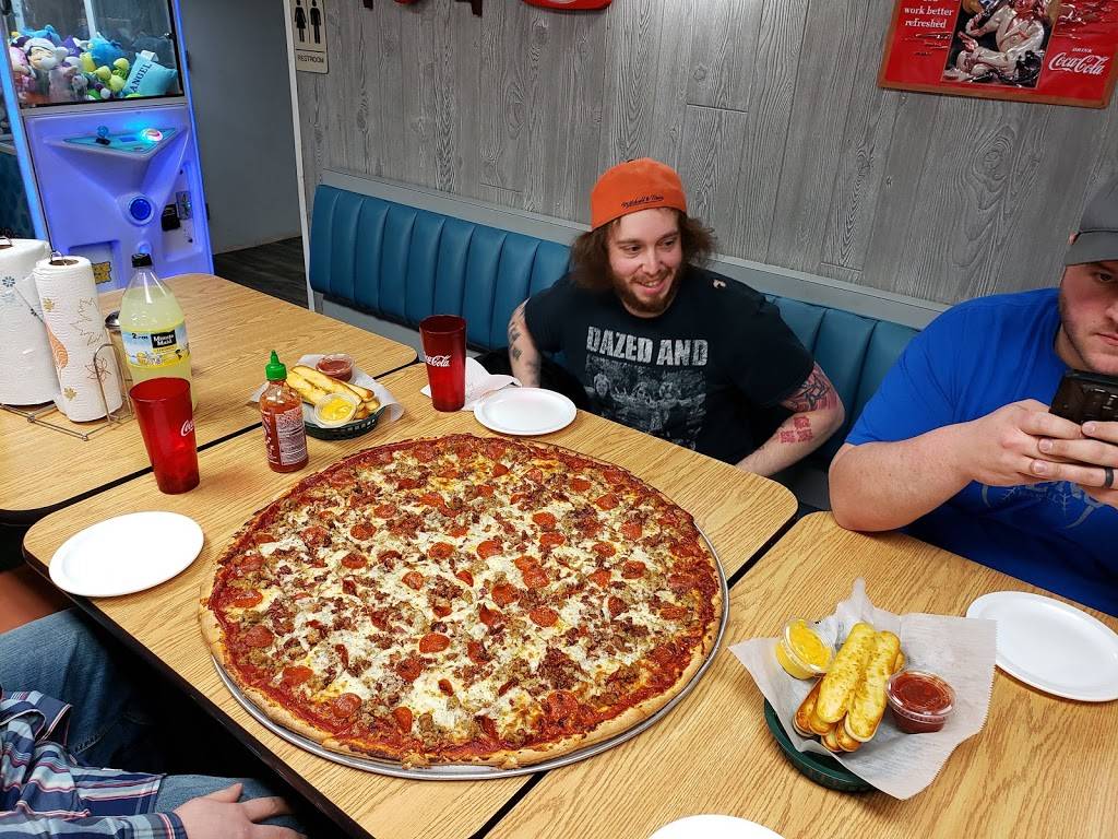 Pizza House | restaurant | 1008 Judy Ave, Bridgeport, IL 62417, USA | 6189453663 OR +1 618-945-3663