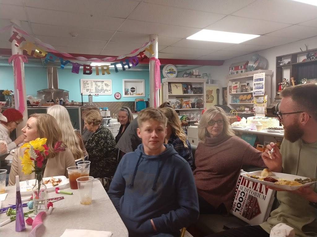 Crooked Road General Store | restaurant | 6292 Gate City Hwy, Bristol, VA 24202, USA | 2766449958 OR +1 276-644-9958