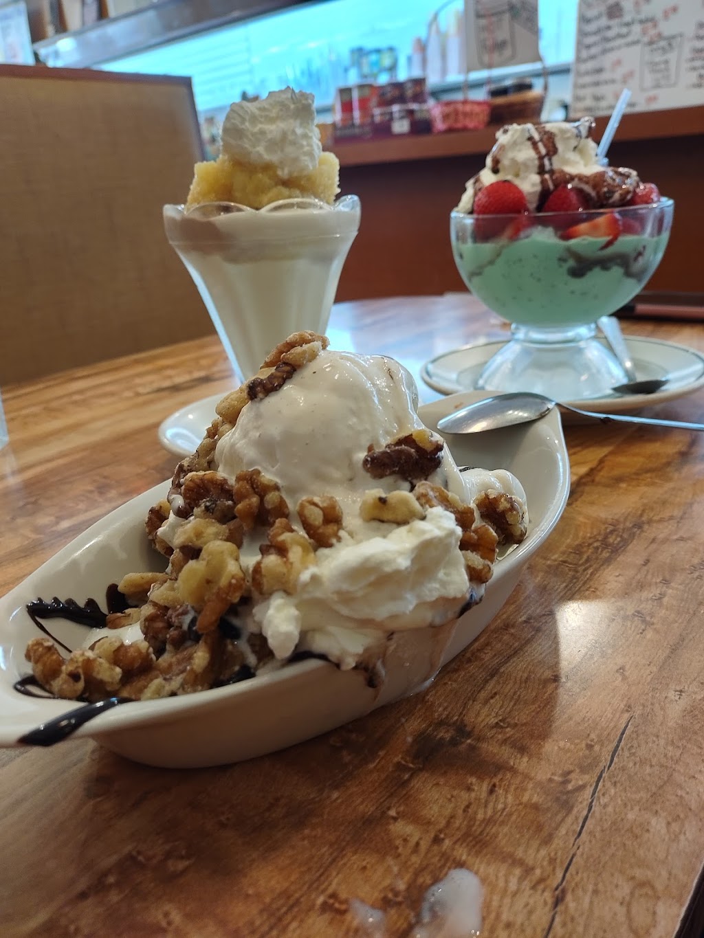 Itgens Restaurant & Ice Cream Parlour | restaurant | 211 Rockaway Ave, Valley Stream, NY 11580, USA | 5168257444 OR +1 516-825-7444