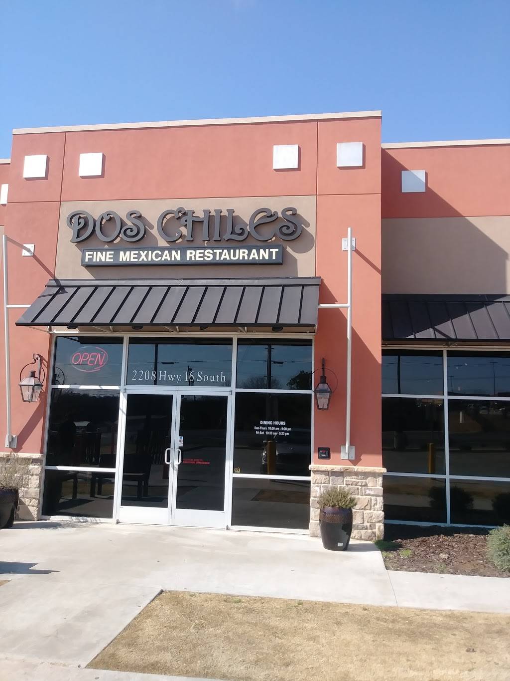 Dos Leones | restaurant | 2208 TX-16, Graham, TX 76450, USA | 9405493663 OR +1 940-549-3663