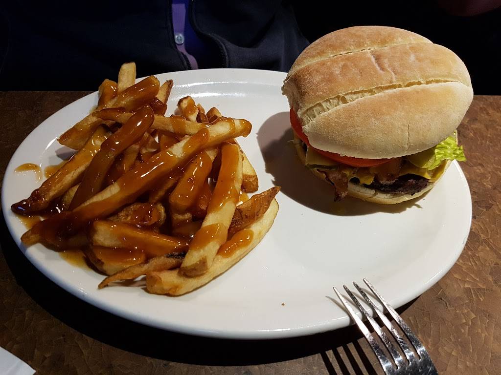 Slapshot Bar & Grill | restaurant | 151 Cannifton Rd, Belleville, ON K8N 4V4, Canada | 6139673813 OR +1 613-967-3813