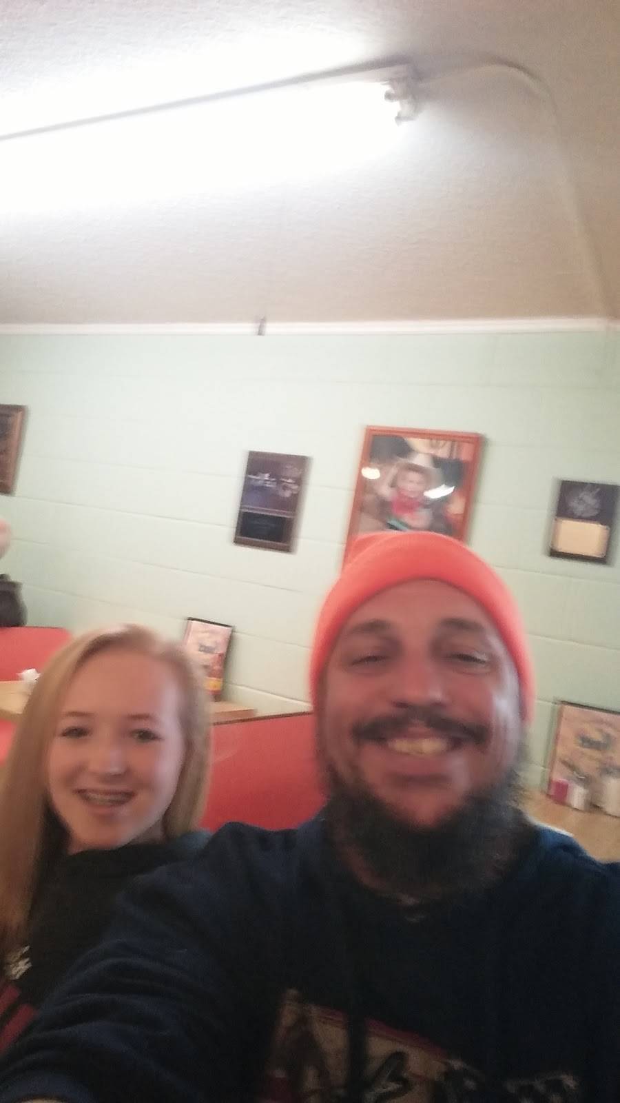 Kats Diner & Market | restaurant | 9155 Old Nashville Hwy, McMinnville, TN 37110, USA | 9319392053 OR +1 931-939-2053