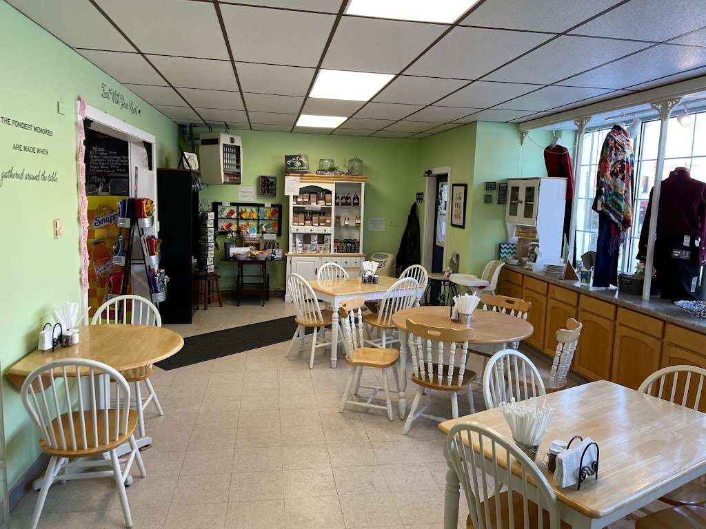 Kaylas Kitchen and Closet | restaurant | 160 2nd Ave N, Park Falls, WI 54552, USA | 7157625004 OR +1 715-762-5004