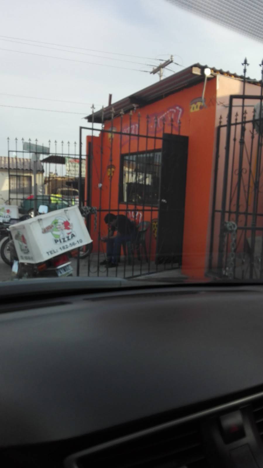 PIZZERIA JANETH | restaurant | Calle del Sauce 121, Fraccionamiento Los Encinos, Ensenada, B.C., Mexico | 016461825610 OR +52 646 182 5610