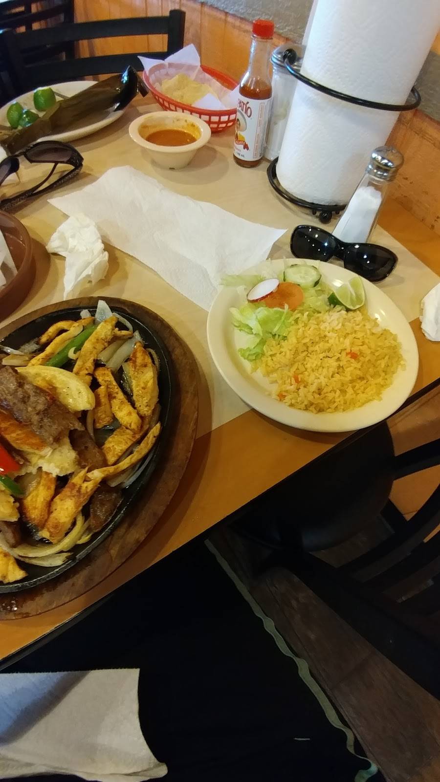 Market Latina | restaurant | 233 NE 28th St, Fort Worth, TX 76164, USA | 8176254400 OR +1 817-625-4400