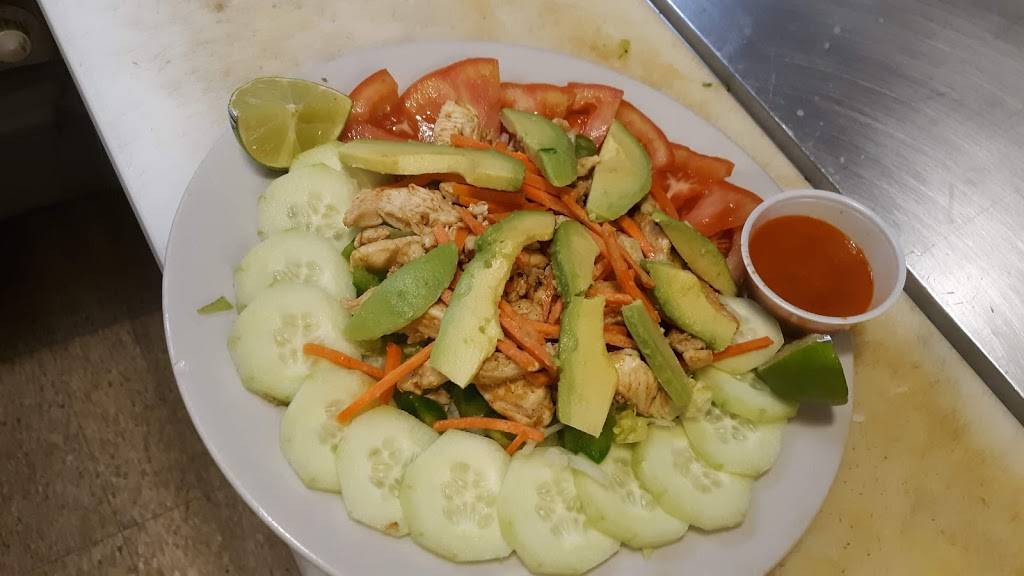 La Fuente Mexican Restaurant | restaurant | 1007 Commerce Drive, Fairfield, IL 62837, USA | 6188425000 OR +1 618-842-5000