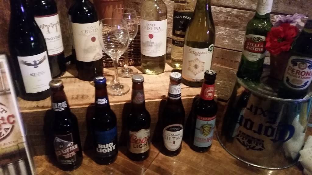 Giant Rustic Pizza | restaurant | 3945 E Camelback Rd, Phoenix, AZ 85018, USA | 6024229300 OR +1 602-422-9300