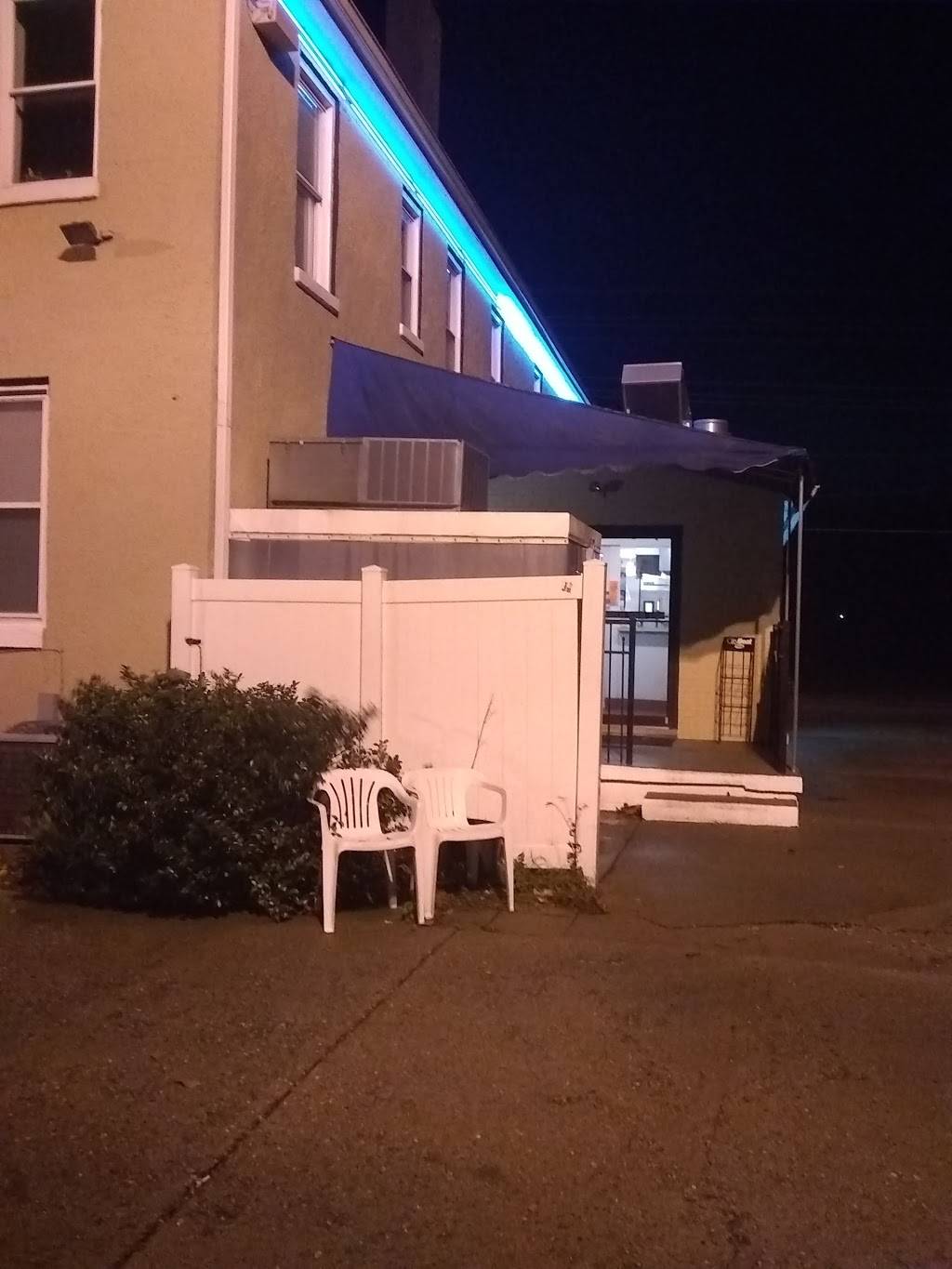 Newtown Village Tavern | restaurant | 6778 Main St, Cincinnati, OH 45244, USA | 5135619590 OR +1 513-561-9590