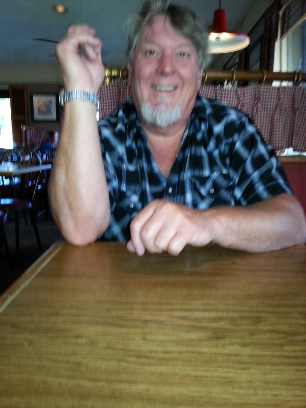 Pizza Hut | meal takeaway | 639 W Main St, Benton, IL 62812, USA | 6184396359 OR +1 618-439-6359